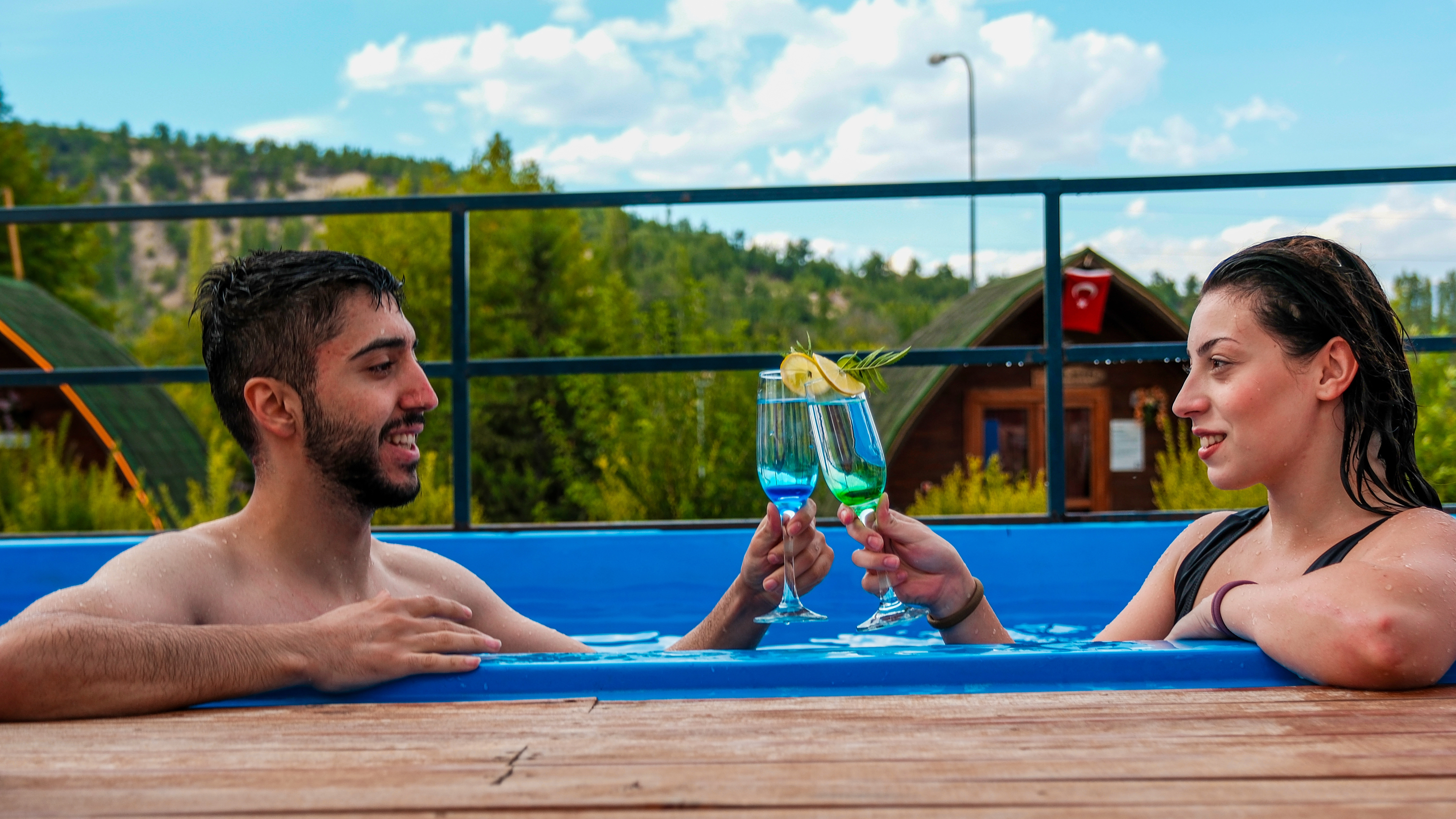 Yüzme Havuzu ve Doğal Havuz